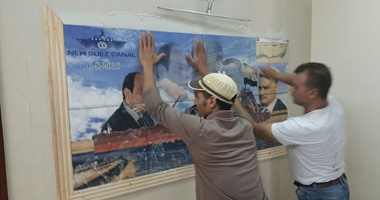 بالصور.."المترو" تعلق جداريات بصور السيسى وعبد الناصر والسادات فى المحطات