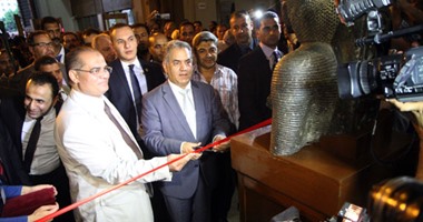 وزير الآثار يفتتح معرض"الاكتشافات الأثرية" بالمتحف المصرى