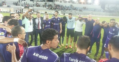 بالصور.. لاعبو الزمالك يتلون الفاتحة بعد الفوز على الصفاقسى