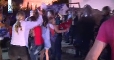 بالفيديو.. قوات الأمن اللبنانية تعتدى بالضرب على مذيعة قناة “LBC”