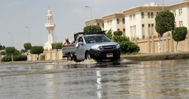 المياه تغمر طريق أكاديمية الشرطة   وتعطل حركة المرور