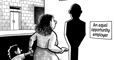 8 رسوم كاريكاتورية عالمية تتساءل: "هل تتمتع المرأة حقًا بالمساواة؟"