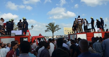 الآلاف يشيعون جثمان شهيد الشرطة فى جنازة عسكرية بمسقط رأسه بالغربية