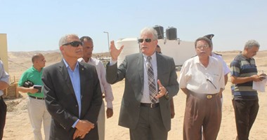 بالصور.. محافظ جنوب سيناء يتفقد مشروعات رصف الطرق بمدينة طور سيناء