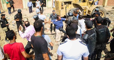 اشتباكات بين الأهالى والشرطة أثناء إزالة عشش السكة الحديد بشارع السودان