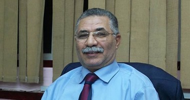 وكيل وزارة التربية والتعليم بشمال سيناء يكرم مسئول التعليم الذكى 