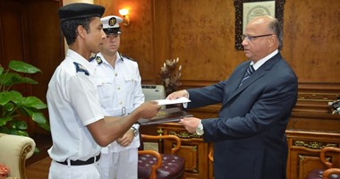 قصة أمين شرطة أنقذ قصر القبة من التفجير.. محمد عبد الفتاح شاهد عبوة ناسفة زرعها إرهابيون بجوار ارتكاز أمنى فأسرع إليها وساهم فى إبطال مفعولها.. وزير الداخلية يأمر بتكريمه.. والشرطى: لم أفعل سوى الواجب