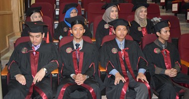 بالصور.. جامعة المنصورة تحتفل بتخرج دفعة 2015 للطلاب الماليزيين بطب الأسنان