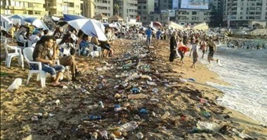 صحافة المواطن.. انتشار القمامة بشاطئ جليم فى الإسكندرية