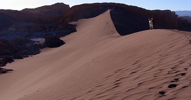 علماء أسبان يتعاونون مع "ناسا" للبحث عن حياة "ميكروبية" بصحراء تشيلى