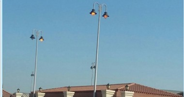 "صحافة المواطن".. أعمدة الكهرباء مضاءة بموقف للسيارات بالإسكندرية 24 ساعة