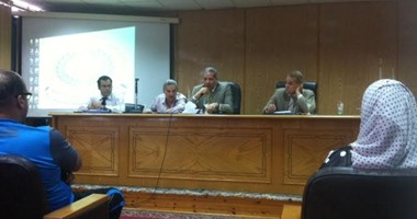 نائب رئيس جامعة المنصورة يناقش الاستعدادات للعام الدراسى الجديد