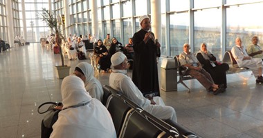 "الداخلية" تعلن مغادرة أول أفواج حجاج القرعة من مطار برج العرب