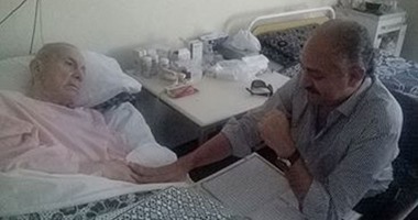بالصور.. العامرى فاروق يزور طارق سليم بالمستشفى