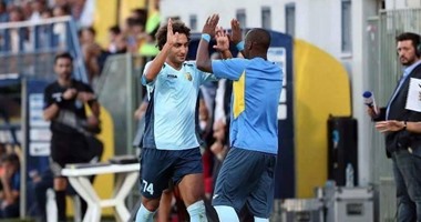 بالصور.. قميص الشهداء هدية وردة لمشجع بانياتوليكوس احتفالا بالهدف