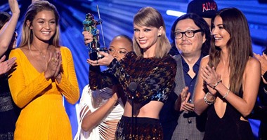 بالصور.. الإعلان عن جوائز "MTV Video Music Awards" لعام 2015.. تايلور سويفت تحصد 3 جوائز.. "Anaconda" ينال جائزة أفضل كليب "هيب هوب".. كانى ويست يفوز بـ"Video Vanguard Award"
