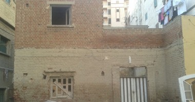 صحافة المواطن..منزل مهجور آيل للسقوط يتحول لمقلب قمامة بالإسكندرية