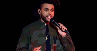 بالصور.. تفاعل كبير مع استعراض The Weeknd بحفل MTV