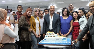 بالفيديو والصور.. أكبر تورتة فى صالة تحرير "اليوم السابع" احتفالاً بقناة السويس الجديدة