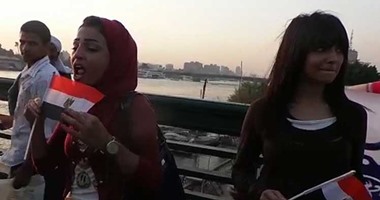 بالفيديو..أطول "زغرودة" لفتاة فى وقفة للاحتفال بافتتاح قناة السويس الجديدة