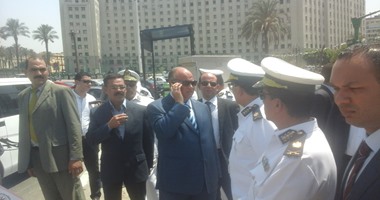 مدير أمن القاهرة يتفقد الخدمات الأمنية بالتحرير.. والمحتفلون: ربنا يحميك