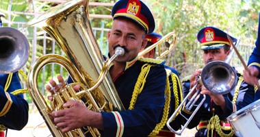 موسيقى الشرطة تشارك فى احتفالات افتتاح قناة السويس الجديدة أمام حديقة الحيوان