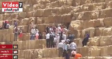 بالفيديو.. بأعلام مصر .. مواطنون يحتفلون بافتتاح قناة السويس فى الأهرامات
