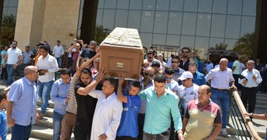 حمادة هلال يصل مسجد حسن الشربتلى لتشييع جثمان ميرنا المهندس