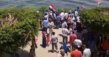 محافظ المنيا يشهد عروض المراكب النيلية احتفالا بافتتاح قناة السويس