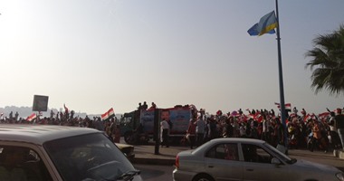 مسيرة حاشدة على كورنيش الإسكندرية تهتف "بنحبك يا سيسى"