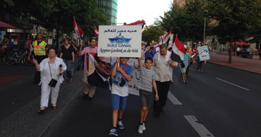 بالصور.. مسيرة للمصريين فى ألمانيا احتفالا بقناة السويس الجديدة