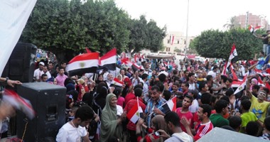 العلم لبس وديكور وتاتو.. كيف احتفل المصريون بقناة السويس الجديدة؟