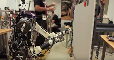بالفيديو .. أول روبوت في العالم يحاكي البشر ولديه رد فعل إنسانى