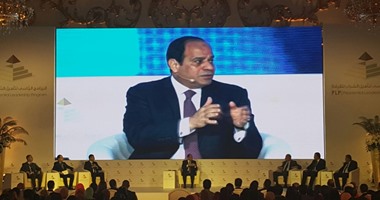 السيسي: "بفضل الله الناس اللى مخزنة الدولار هتجرى بكرة على البنوك تفكه"