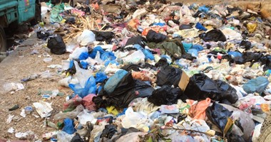 "نظافة الجيزة"ترفع مخلفات شارع الأقصر بعد انسحاب شركة النظافة من إمبابة