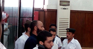 قاضى "تنظيم أجناد مصر" يأمر بطرد المتهمين من القفص لتشويشهم على المحكمة