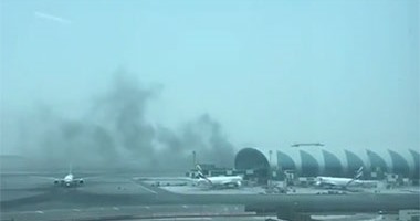 عودة حركة الملاحة لطبيعتها فى مطار دبى بعد اشتعال النيران بإحدى الطائرات