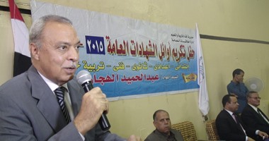 محافظ قنا يكرم 166 طالبا وطالبة من اوائل الشهادات العامة