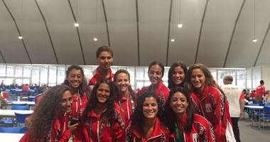 أبطال السباحة التوقيعية يلتقطون صورة تذكارية مع "نادال" فى البرازيل