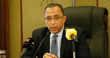 وزير التخطيط مداعبا نائبا: "طالعين الحج نستغفر ربنا على الخدمة المدنية"
