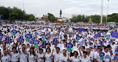 بالصور.. الآلاف فى بانكوك يحثون التايلانديين على المشاركة فى استفتاء الدستور