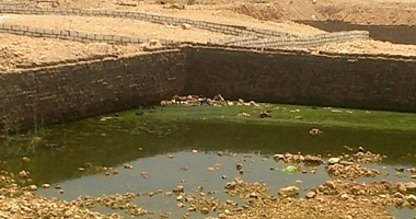 بالصور.. مياه المجارى تغرق قرية "القرنة" بالأقصر بسبب انسداد مواسير الصرف