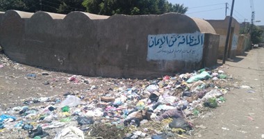 صحافة المواطن: انتشار القمامة بمدافن قرية صنافير بالقليوبية