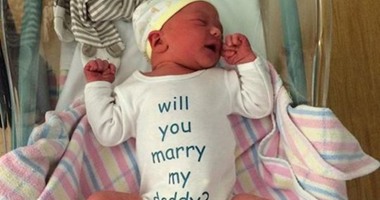 شاب يطلب الزواج من صديقته بطريقة مختلفة بعد إنجاب الطفل الأول