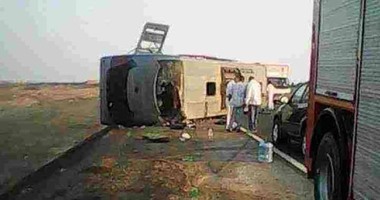 انقلاب سيارة تحمل 23 طن غاز بوتاجاز على الطريق الصحراوى بسوهاج