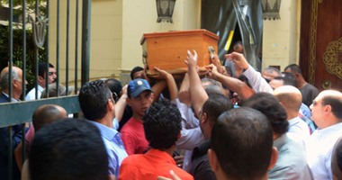 بدء صلاة الجنازة على جثمان عاطف عبيد فى حضور أحمد نظيف