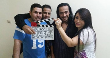 بالصور.. أسرة فيلم "زان" تواصل التصوير بإحدى فيلات شبرامنت