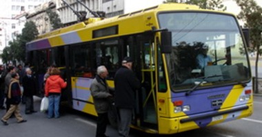 أثينا تخفض أسعار تذاكر النقل العام