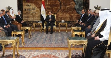 الرئيس يلتقى مجموعة من الوزراء العرب المشاركين بمؤتمر العمل العربى