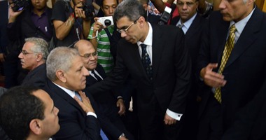 محلب يغادر الحامدية الشاذلية عقب تأدية واجب العزاء فى أحمد رجب